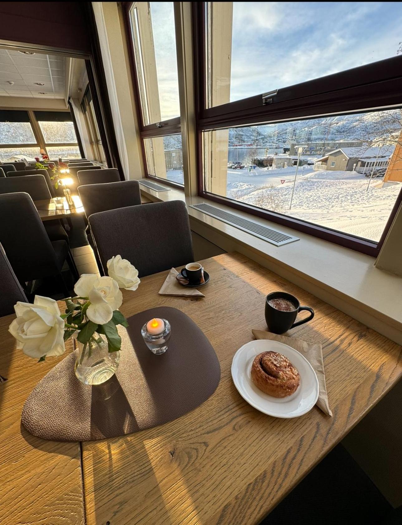 Hotell Maritim Skjervoy ภายนอก รูปภาพ